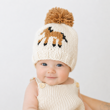 Laden Sie das Bild in den Galerie-Viewer, Huggalugs Pony Beanie Hat