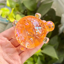 Laden Sie das Bild in den Galerie-Viewer, Maltose Glitter Sea Turtle Squishy Toy