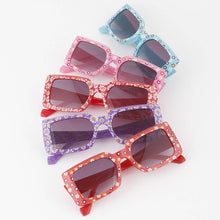 Load image into Gallery viewer, Kids Flower Sunglasses – Springtime Daisy Shades for Toddlers & Kids