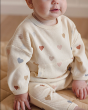 Laden Sie das Bild in den Galerie-Viewer, Quincy Mae Waffle-Pullover-Set Konfetti-Herzen