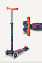 Laden Sie das Bild in den Galerie-Viewer, Micro Kickboard Maxi Deluxe Faltroller LED Navy Blau Rot