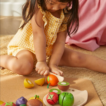 Laden Sie das Bild in den Galerie-Viewer, Plan Toys Obstset, sortiert