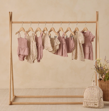 Laden Sie das Bild in den Galerie-Viewer, Quincy Mae geraffter Strampler mit Rock Mauve