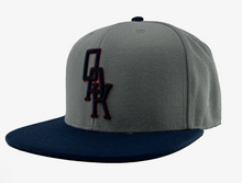 Laden Sie das Bild in den Galerie-Viewer, Oaklandish Eichenmonogramm Snapback Einheitsgröße Grau/Navy