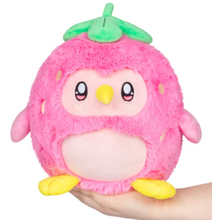 Laden Sie das Bild in den Galerie-Viewer, Squishable Mini Erdbeer-Pinguin