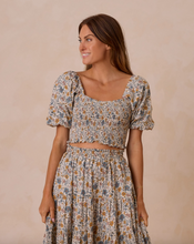 Load image into Gallery viewer, Rylee + Cru Women’s Gardenia Trixie Top (Smocked Crop + Bubble Sleeves) – Final Sale