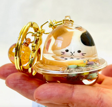 Laden Sie das Bild in den Galerie-Viewer, Katzen-UFO-Schwimmender Schlüsselanhänger