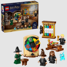 Load image into Gallery viewer, Lego Harry Potter Hogwarts Castle Sorting Hat Ceremony 124 Pieces 7+
