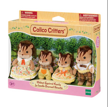 Laden Sie das Bild in den Galerie-Viewer, Sylvanian Families Walnuss-Eichhörnchen-Familie