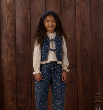 Laden Sie das Bild in den Galerie-Viewer, Rylee + Cru Denim Vest Heart Ditsy