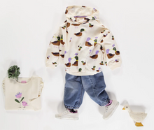 Load image into Gallery viewer, Souris Mini Cream Duck Print Hoodie In French Terry