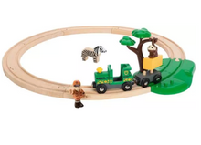 Laden Sie das Bild in den Galerie-Viewer, Brio Safari Eisenbahnset