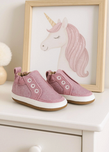 Laden Sie das Bild in den Galerie-Viewer, Robeez Stylishe Staci Soft Soles Pastellrosa