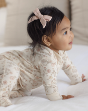 Laden Sie das Bild in den Galerie-Viewer, Quincy Mae Zip Long Sleeve Sleeper Footie Floral Vine