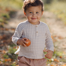 Laden Sie das Bild in den Galerie-Viewer, Quincy Mae Zion Shirt Blue Gingham