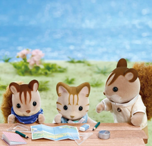 Laden Sie das Bild in den Galerie-Viewer, Sylvanian Families Walnuss-Eichhörnchen-Familie