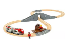 Laden Sie das Bild in den Galerie-Viewer, Brio Starter Travel Train Set