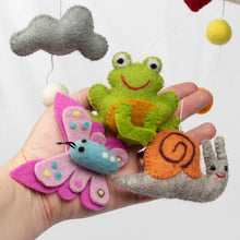 Laden Sie das Bild in den Galerie-Viewer, The Winding Road Springtime Garden Friends Baby Mobile – Felt Nursery Decor