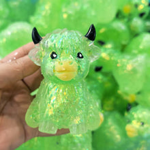 Laden Sie das Bild in den Galerie-Viewer, Highland Cow Squishy Toy – Slow Rising Stress Relief Fidget
