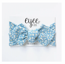 Load image into Gallery viewer, Eyee Kids Top Knot Headband Baby Blue Floral (Ribbed Knit)
