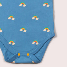 Laden Sie das Bild in den Galerie-Viewer, Little Green Radicals Bio-Baby-Bodysuit-Set Blaue Regenbögen 2er-Pack Größe 9-12m
