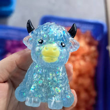 Laden Sie das Bild in den Galerie-Viewer, Highland Cow Squishy Toy – Slow Rising Stress Relief Fidget
