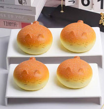 Laden Sie das Bild in den Galerie-Viewer, Cat Bread Squishy — Soft Slow-Rising Stress Relief Toy
