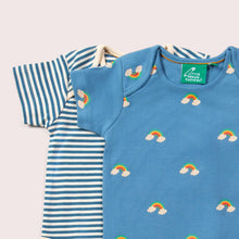 Laden Sie das Bild in den Galerie-Viewer, Little Green Radicals Bio-Baby-Bodysuit-Set Blaue Regenbögen 2er-Pack Größe 9-12m
