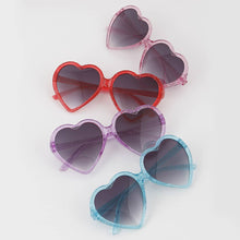 Laden Sie das Bild in den Galerie-Viewer, Glitzerherz-Sonnenbrille für Kinder

