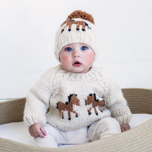 Laden Sie das Bild in den Galerie-Viewer, Huggalugs Pony Sweater Natural
