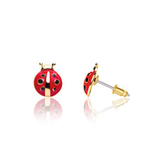 Laden Sie das Bild in den Galerie-Viewer, Girl Nation Little Ladybug | Cutie Stud Earrings for Girls
