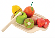 Laden Sie das Bild in den Galerie-Viewer, Plan Toys Obstset, sortiert
