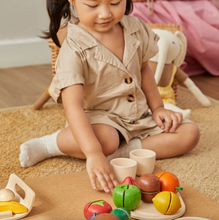 Laden Sie das Bild in den Galerie-Viewer, Plan Toys Obstset, sortiert

