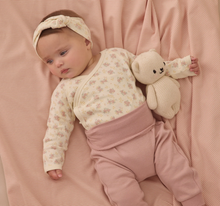 Load image into Gallery viewer, Quincy Mae Side Snap Bodysuit Flower Field Size 3-6m
