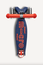 Laden Sie das Bild in den Galerie-Viewer, Micro Kickboard Maxi Deluxe Faltroller LED Navy Blau Rot
