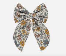 Load image into Gallery viewer, Rylee + Cru Oversized Bow Gardenia
