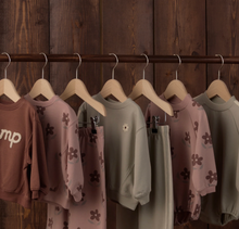 Laden Sie das Bild in den Galerie-Viewer, Rylee + Cru Oversized Sweatshirt Daisy
