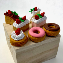 Laden Sie das Bild in den Galerie-Viewer, Iwako Cake Eraser
