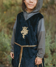 Laden Sie das Bild in den Galerie-Viewer, Great Pretenders Goldener Ritter Tunika Cape Krone Größe 5-6 Jahre
