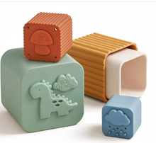 Load image into Gallery viewer, Itzy Ritzy Stacking &amp; Nesting Cups Bath
