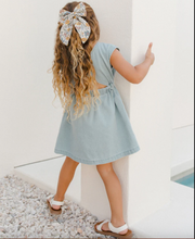 Load image into Gallery viewer, Rylee + Cru Oversized Bow Gardenia
