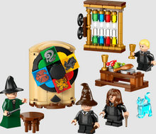 Load image into Gallery viewer, Lego Harry Potter Hogwarts Castle Sorting Hat Ceremony 124 Pieces 7+
