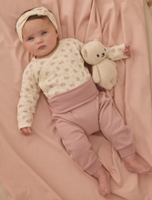 Load image into Gallery viewer, Quincy Mae Baby Pant Mauve
