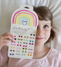 Laden Sie das Bild in den Galerie-Viewer, Great Pretenders Rainbow Love Sticker Earrings
