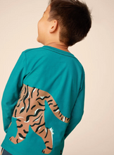 Laden Sie das Bild in den Galerie-Viewer, Tea Collection Tiger Prowl Double-Sided Tee Scuba
