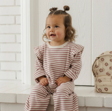 Laden Sie das Bild in den Galerie-Viewer, Quincy Mae Ruffle Cozy Set Mulberry Stripe

