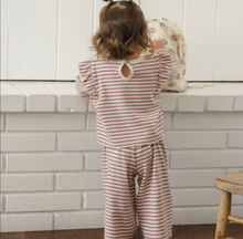 Laden Sie das Bild in den Galerie-Viewer, Quincy Mae Ruffle Cozy Set Mulberry Stripe
