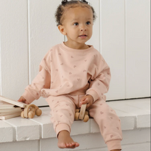 Laden Sie das Bild in den Galerie-Viewer, Quincy Mae Relaxed Sweatpants Hearts
