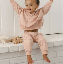 Laden Sie das Bild in den Galerie-Viewer, Quincy Mae Relaxed Sweatshirt Hearts
