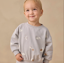 Laden Sie das Bild in den Galerie-Viewer, Quincy Mae Relaxed Sweatshirt Sky Friends
